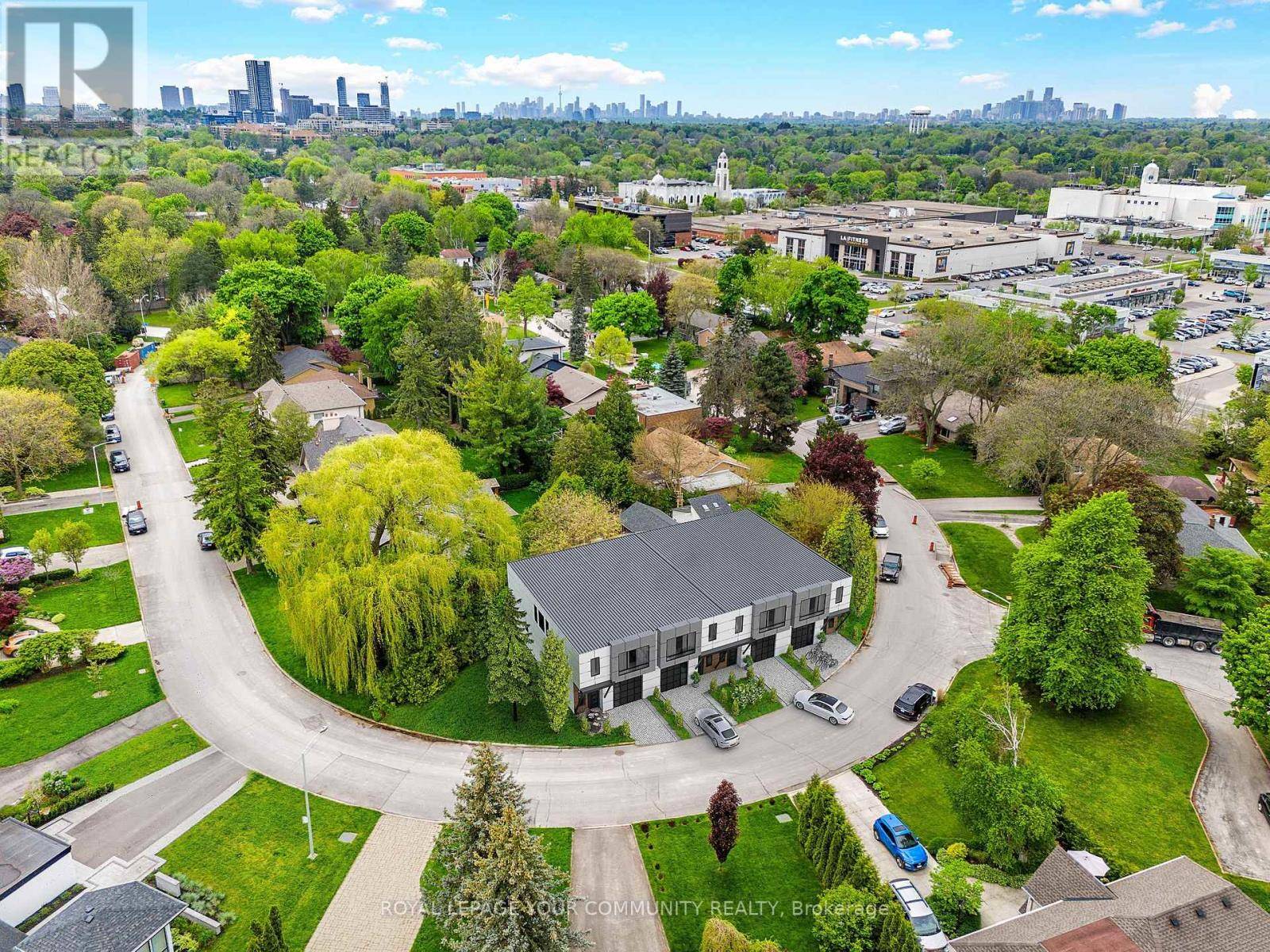 Toronto (banbury-don Mills), ON M3B2Y4,21 YEWFIELD CRESCENT