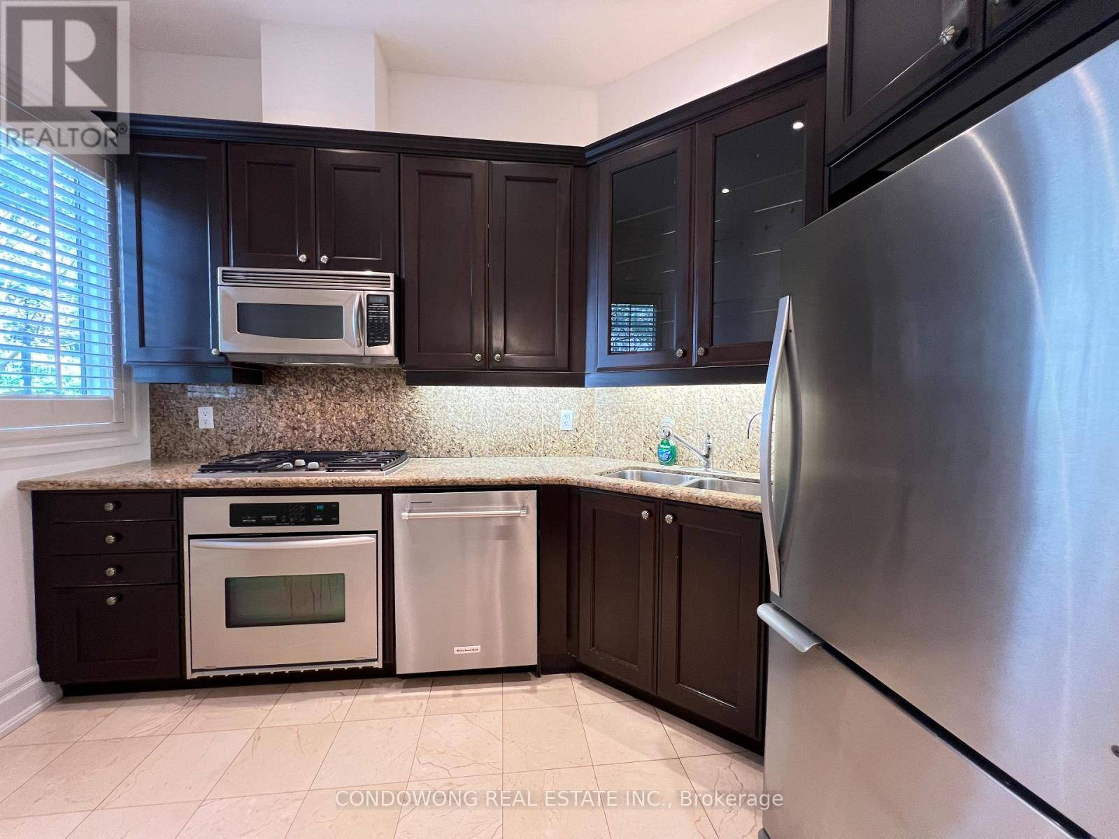 Toronto (st. Andrew-windfields), ON M2P1B6,53 York Mills RD #612