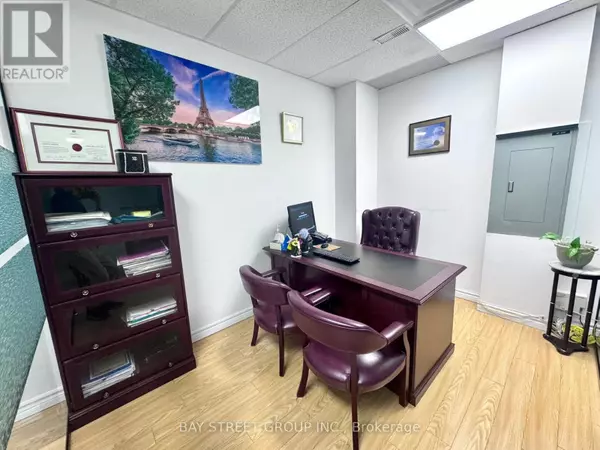 Toronto (lansing-westgate), ON M2N0J6,4750 Yonge ST #352