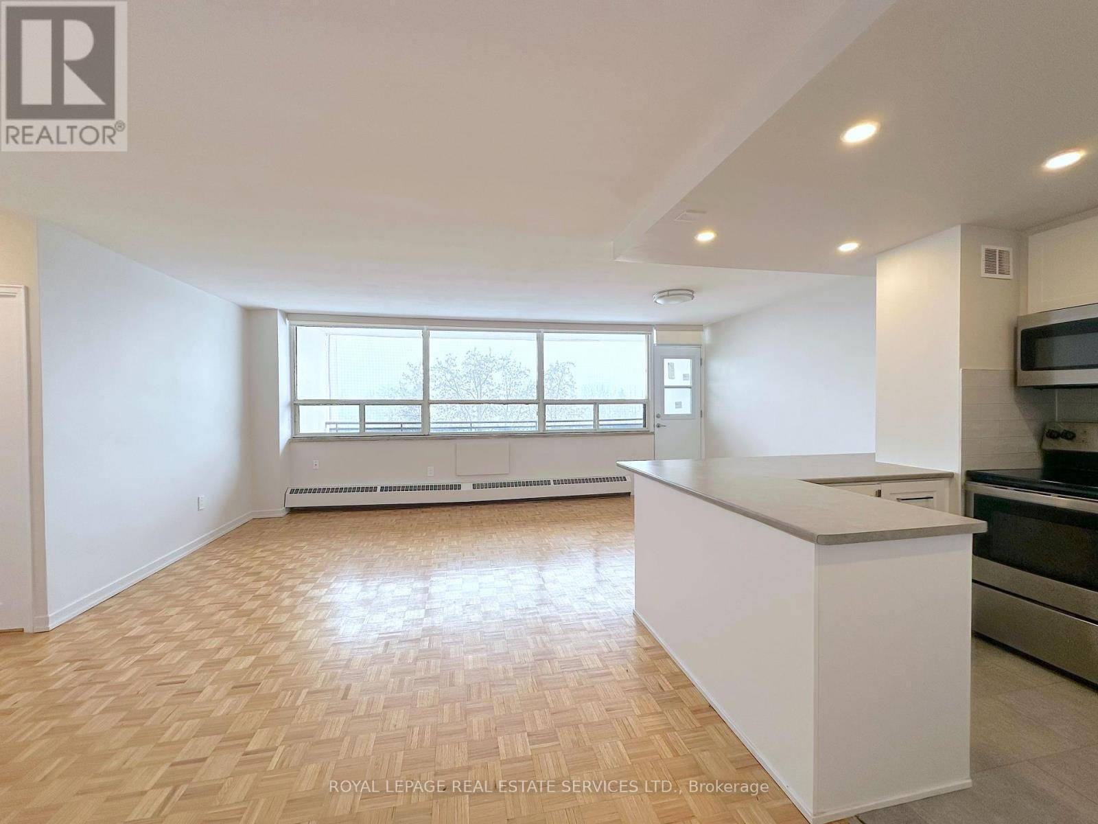 Toronto (westminster-branson), ON M2R3A2,12 Rockford RD #501