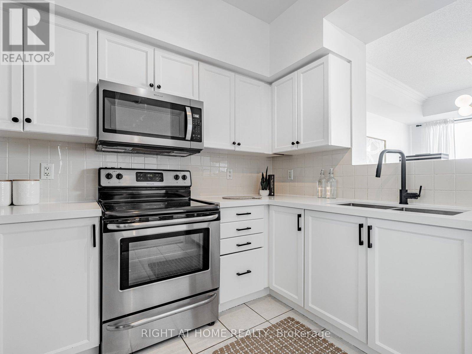 Toronto (willowdale East), ON M2N7H6,1 Clairtrell RD #RG1