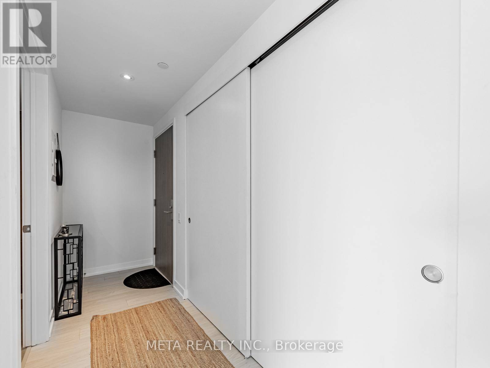 Toronto (mount Pleasant West), ON M4P0C8,161 Roehampton AVE East #2210