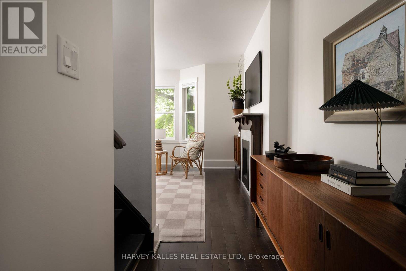 Toronto (palmerston-little Italy), ON M6G3R2,410 ROXTON ROAD