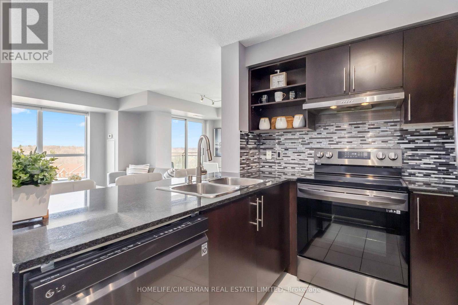 Toronto (banbury-don Mills), ON M3C4J1,120 Dallimore CIR #607