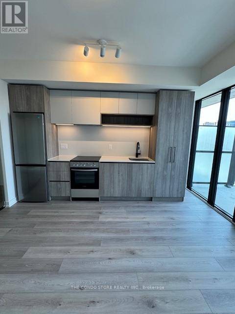Toronto (dufferin Grove), ON M6R2B2,181 Sterling RD #816