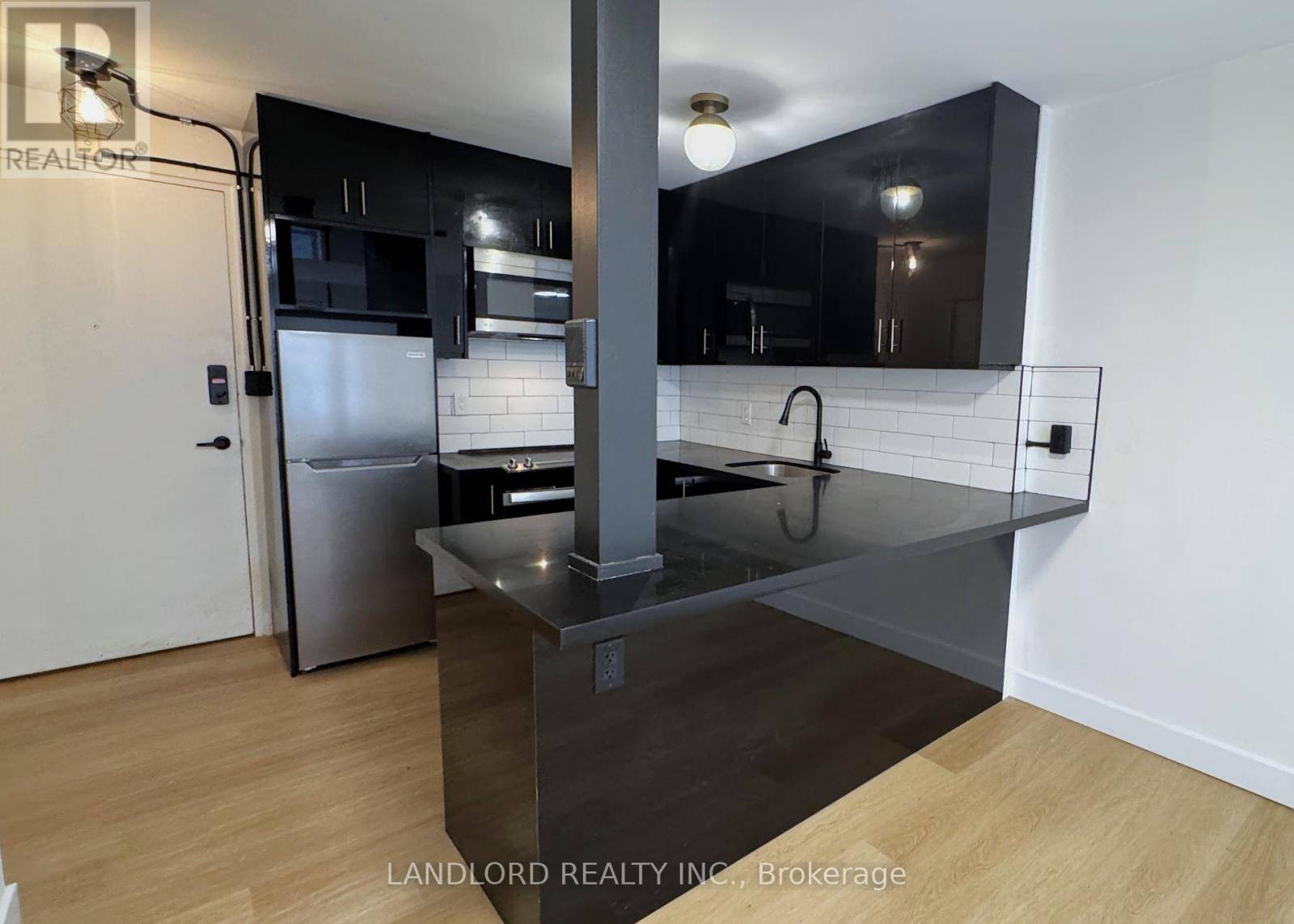 Toronto (mount Pleasant East), ON M4P1L8,420 Eglinton AVE East #308