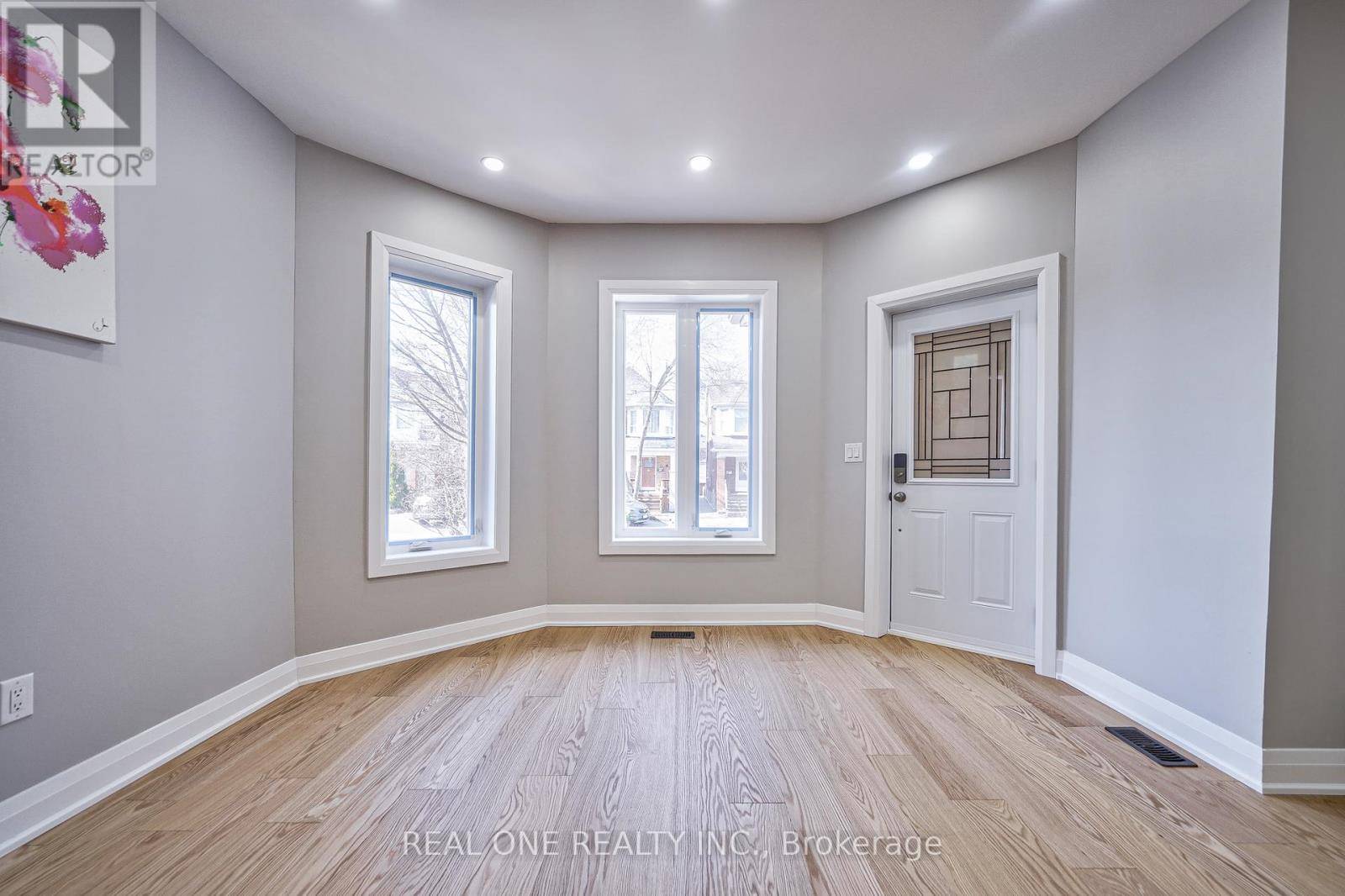Toronto (oakwood Village), ON M6E3C5,157 GLENHOLME AVENUE