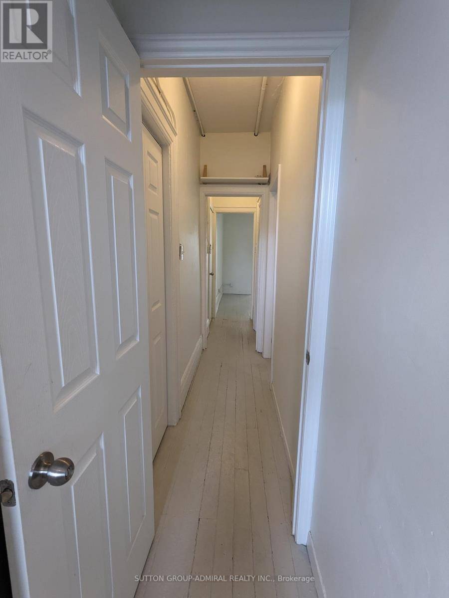 Toronto (trinity-bellwoods), ON M6J1H6,1020 Queen ST West #1