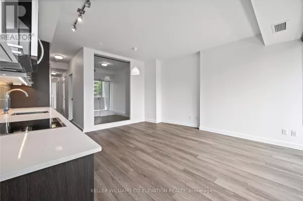 Toronto (humewood-cedarvale), ON M6C0B1,109 Vaughan RD #406