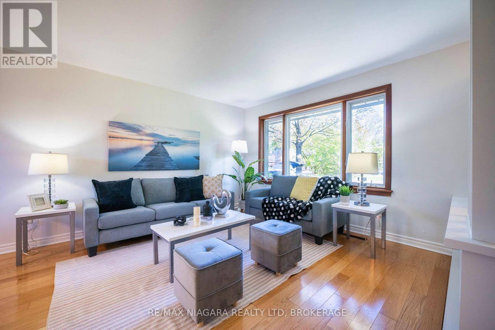 Toronto (banbury-don Mills), ON M3C1M5,55 NORTH HILLS TERRACE