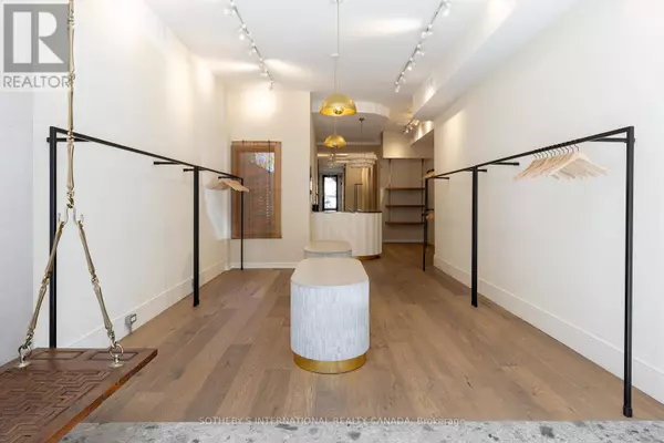 Toronto (trinity-bellwoods), ON M6H1A3,872 COLLEGE STREET