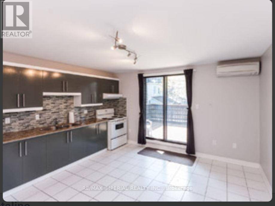 Toronto (little Portugal), ON M6K2B7,714R DUFFERIN STREET
