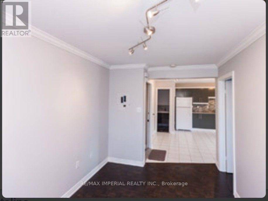 Toronto (little Portugal), ON M6K2B7,714R DUFFERIN STREET