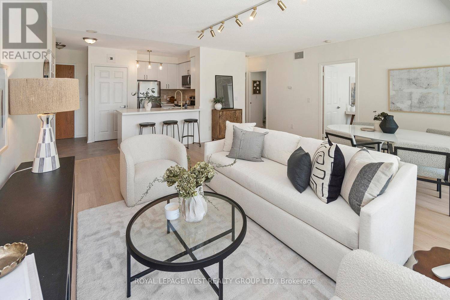 Toronto (willowdale West), ON M2N7L2,5508 Yonge ST #202