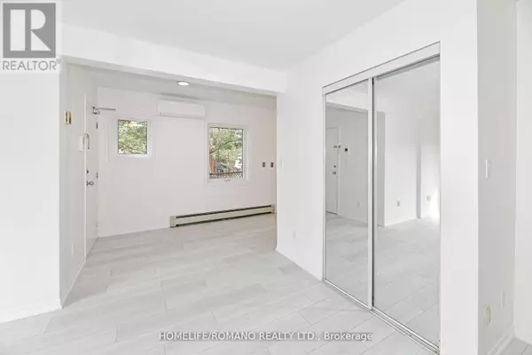 Toronto (humewood-cedarvale), ON M6C2N3,299 Vaughan RD #B