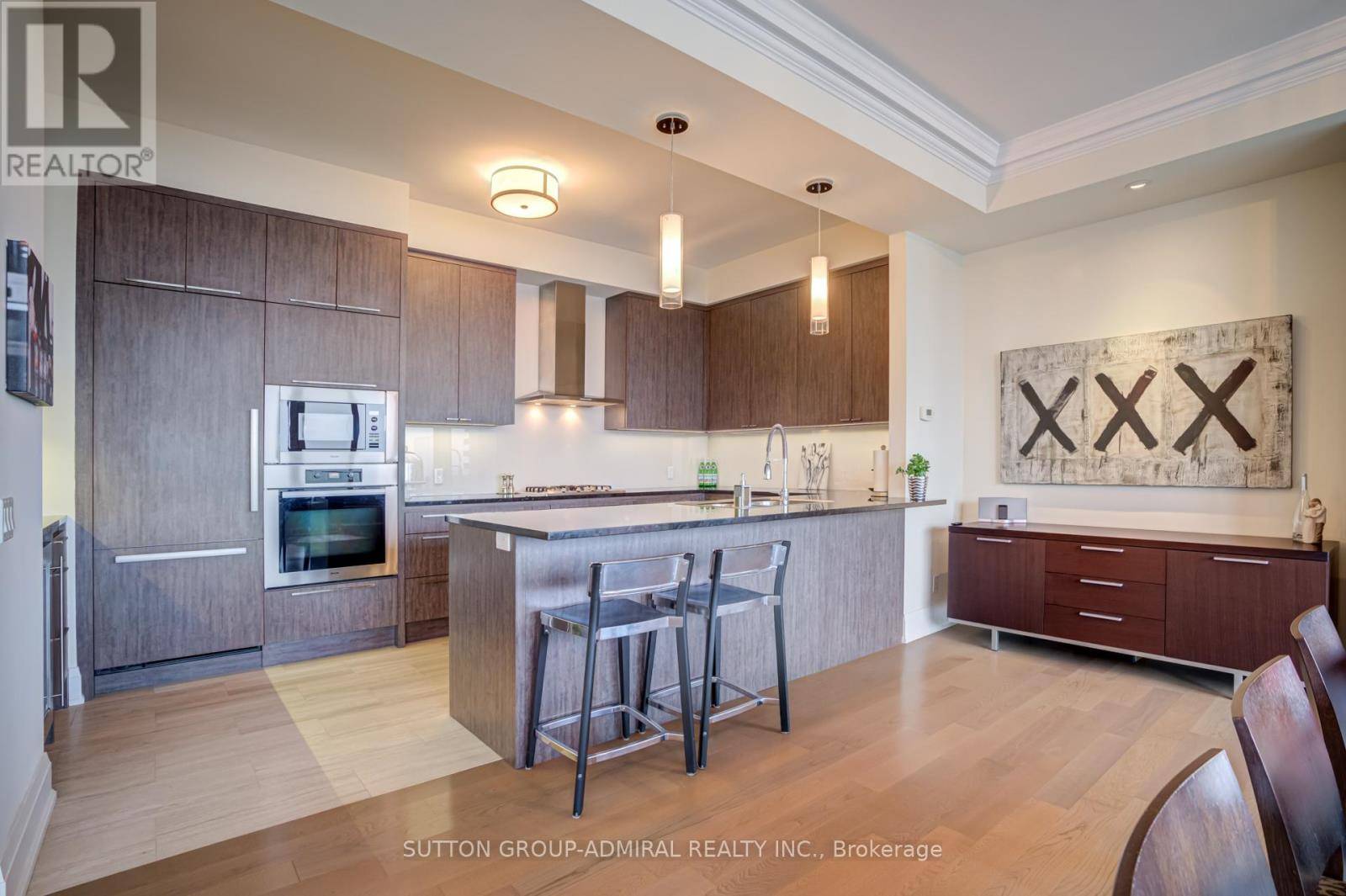 Toronto (annex), ON M5R0A5,88 Davenport RD #1701
