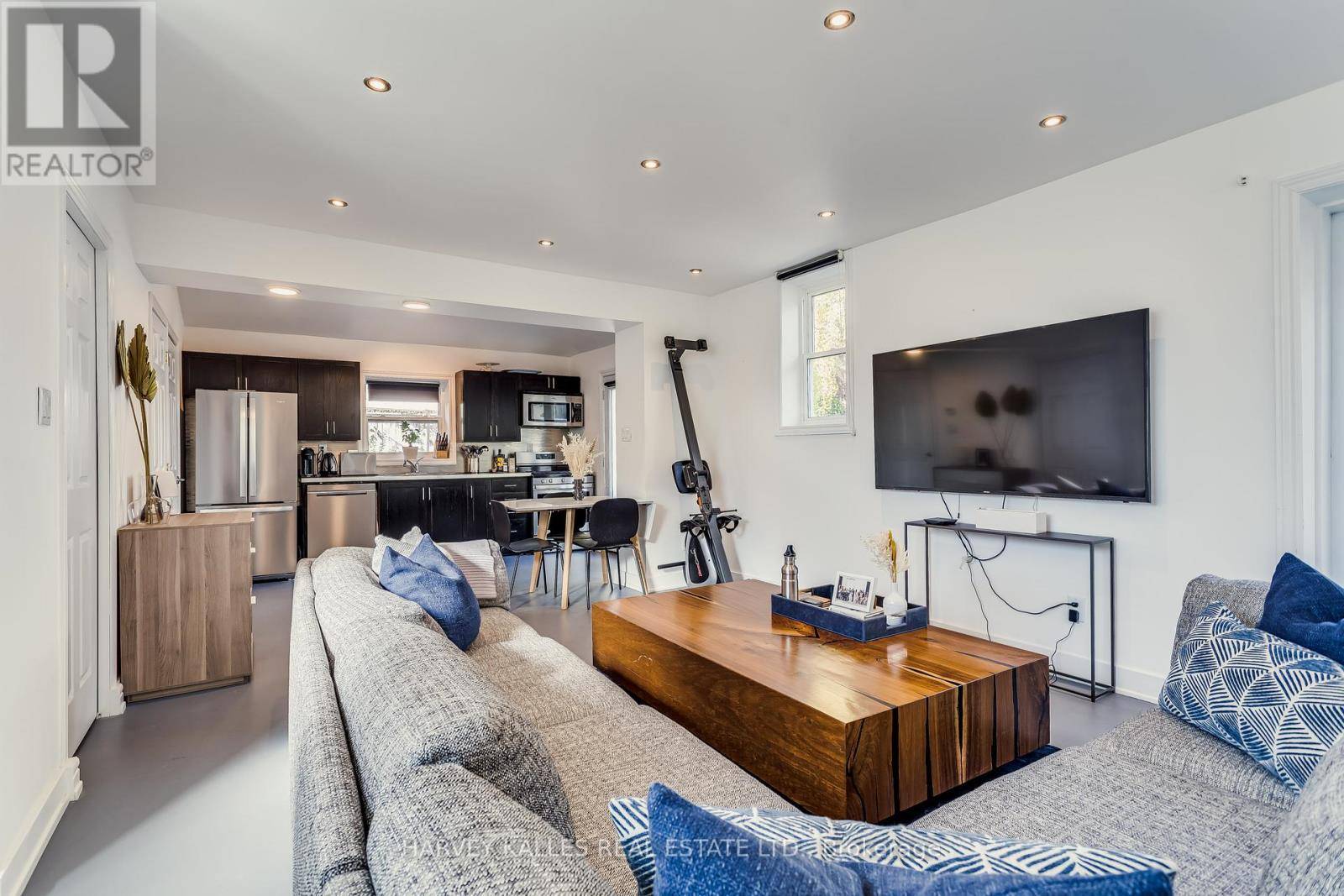 Toronto (trinity-bellwoods), ON M6J3B3,42 Lakeview AVE #Coach