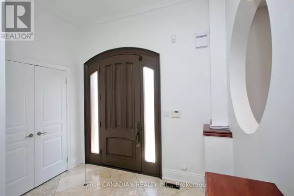 Toronto (bedford Park-nortown), ON M5M1E8,374 GLENGARRY AVENUE