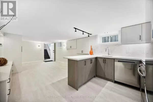 Toronto (rosedale-moore Park), ON M4T1T9,27 Glen Elm AVE #5
