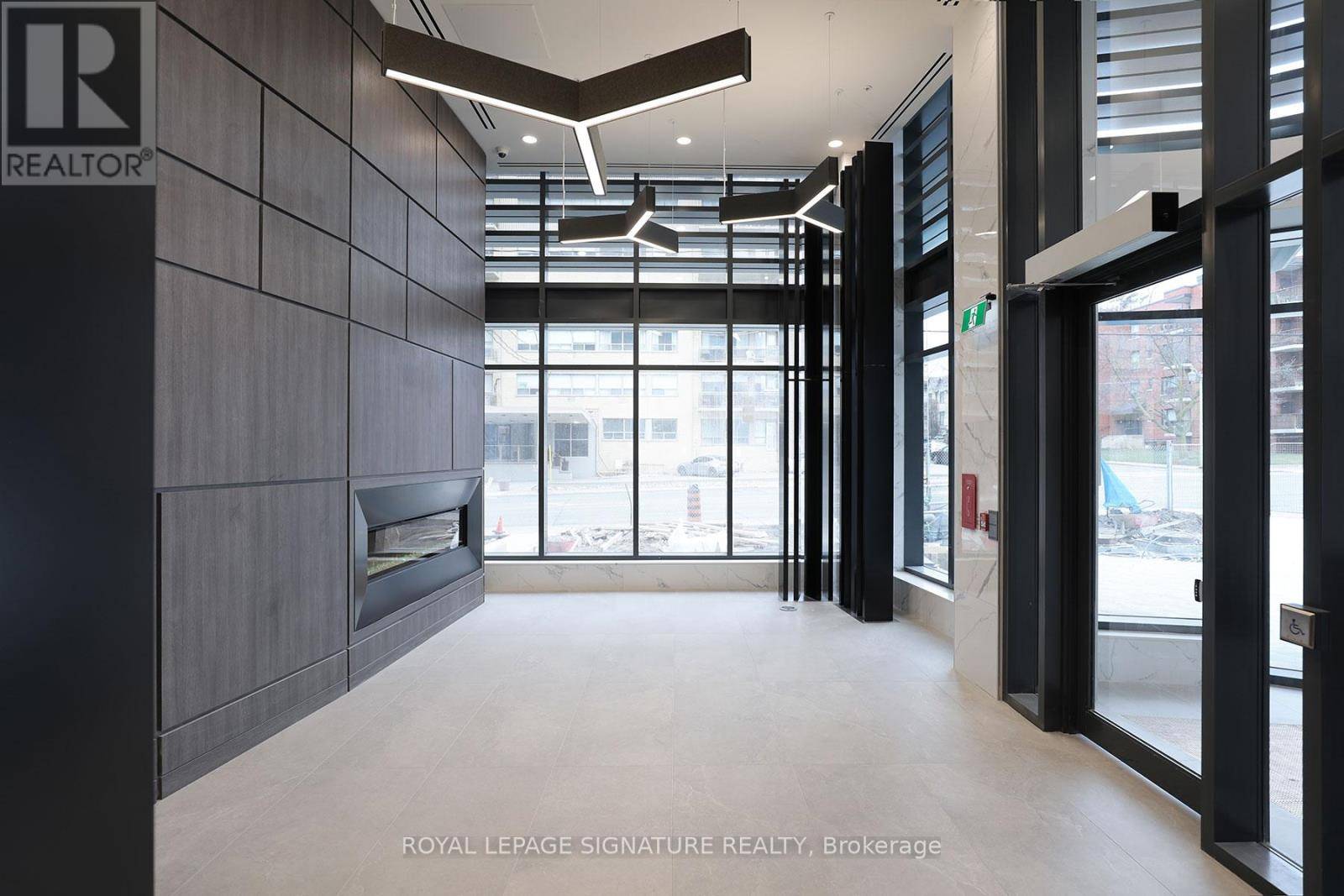 Toronto (forest Hill North), ON M6B2Y9,2525 Bathurst ST #607