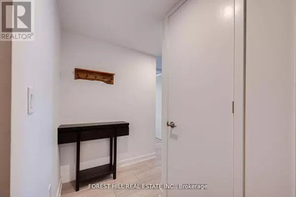 Toronto (clanton Park), ON M3H0E7,8 Tippett RD #411