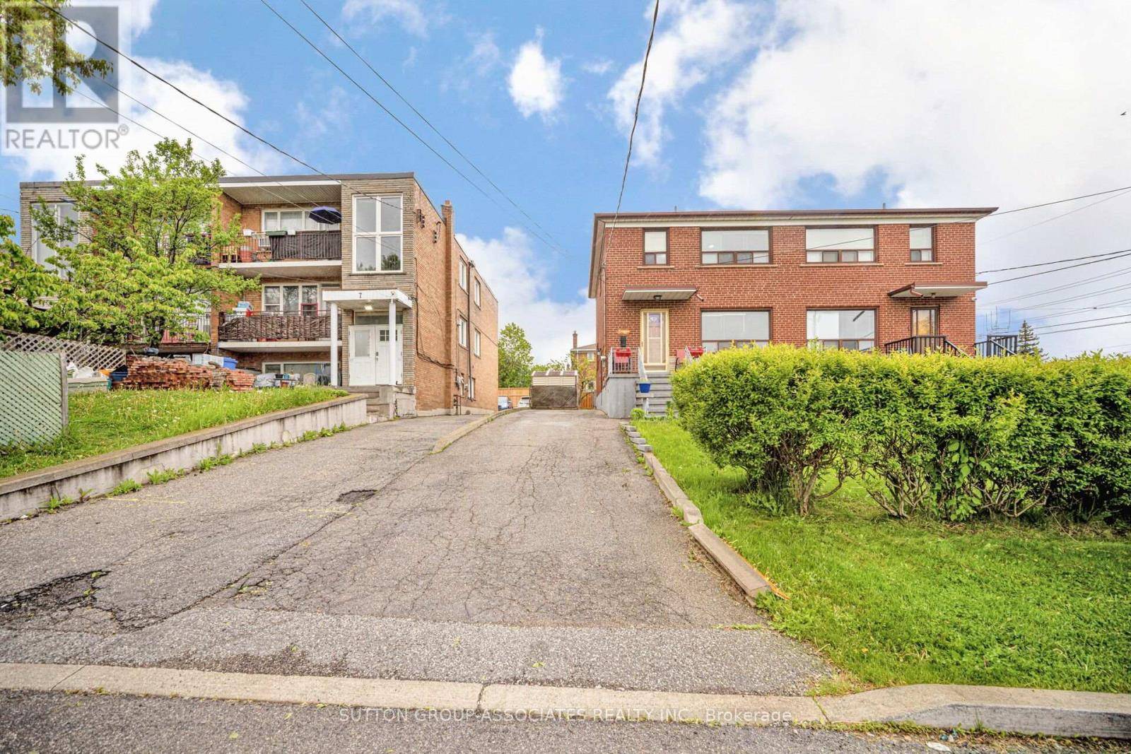 3 STANSTEAD DRIVE, Toronto (bathurst Manor), ON M3H4V5