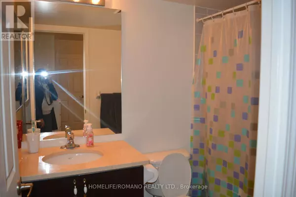 Toronto (waterfront Communities), ON M5J3A3,19 Grand Trunk CRES #1202