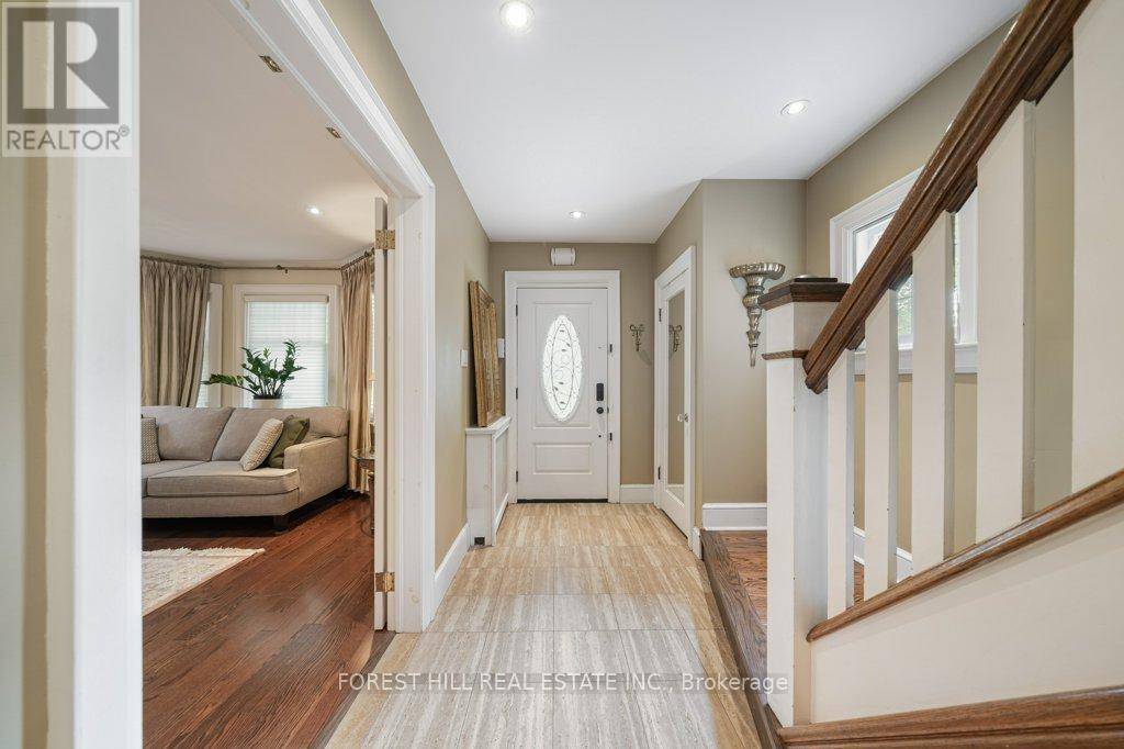 Toronto (bedford Park-nortown), ON M5M2J9,82 BROOKE AVENUE