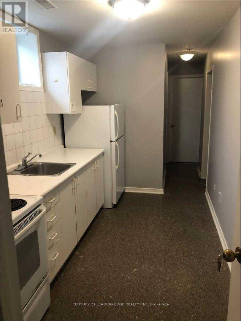 Toronto (bedford Park-nortown), ON M5M1G2,527 Glengarry AVE #Bsmt 2