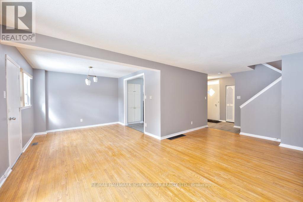 Toronto (newtonbrook West), ON M2R2Y2,28 BISON DRIVE