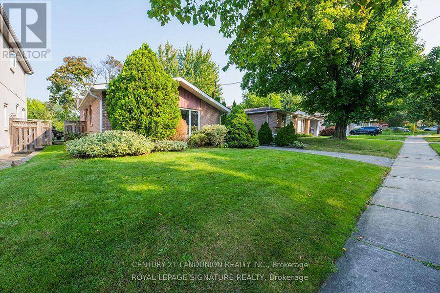 Toronto (don Valley Village), ON M2J2C9,8 TRAILSIDE DRIVE
