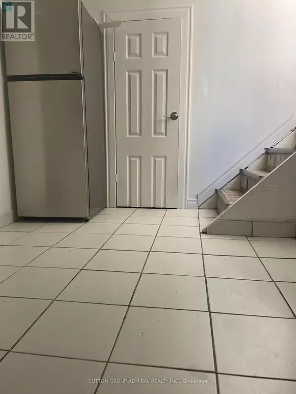 Toronto (newtonbrook East), ON M2M3Y3,63 STEELES AVENUE