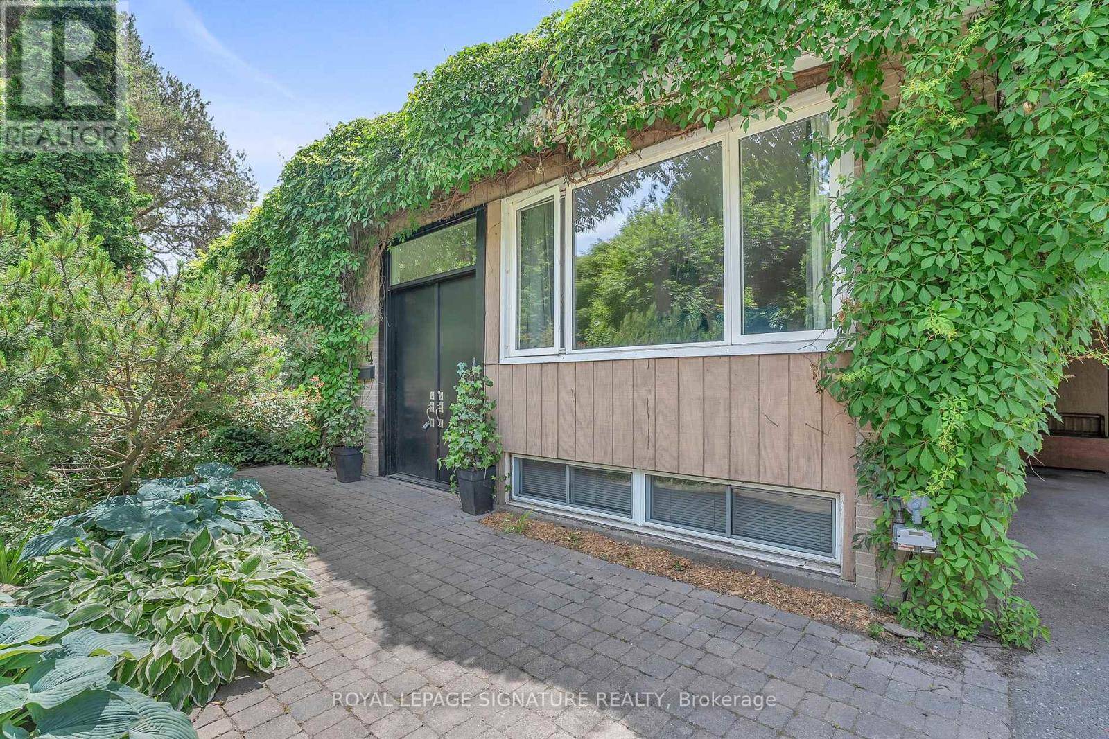 Toronto (parkwoods-donalda), ON M3A3C5,14 GROVELAND CRESCENT
