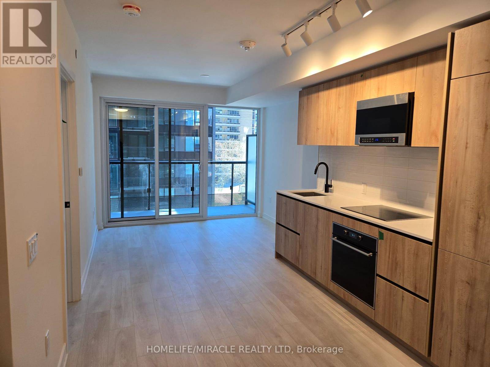 Toronto (mount Pleasant West), ON M4P1V8,117 Broadway AVE #501