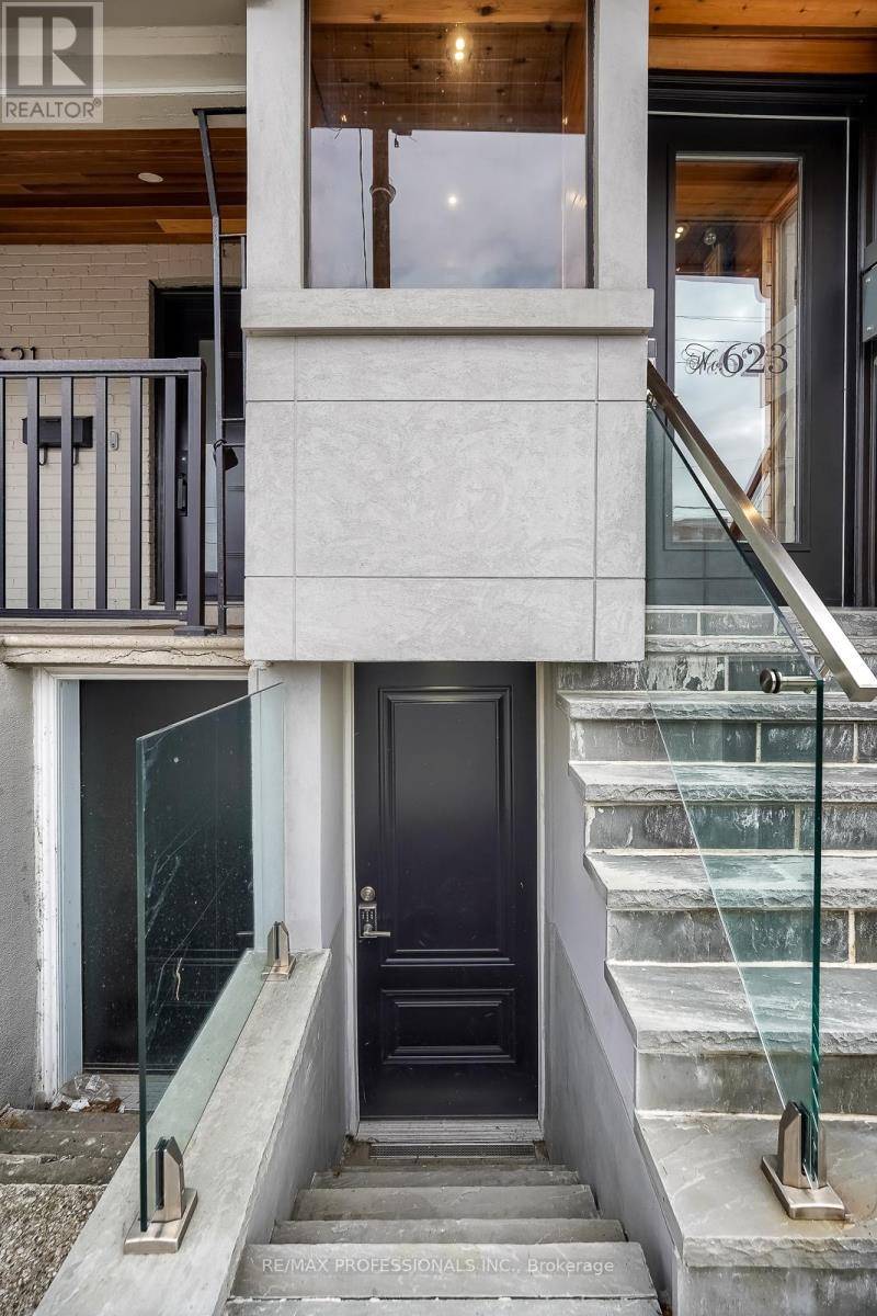 Toronto (annex), ON M6G1Z3,623 DUPONT STREET