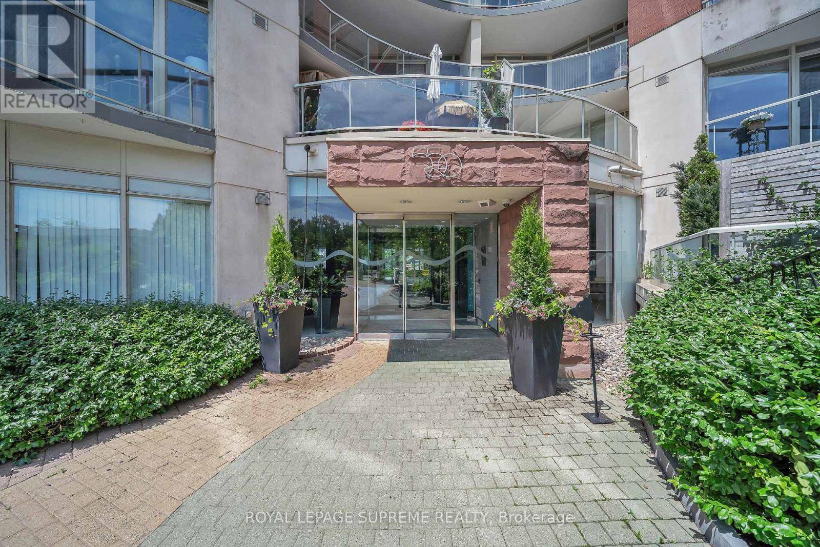 Toronto (waterfront Communities), ON M5V3M8,550 Queens Quay West #416