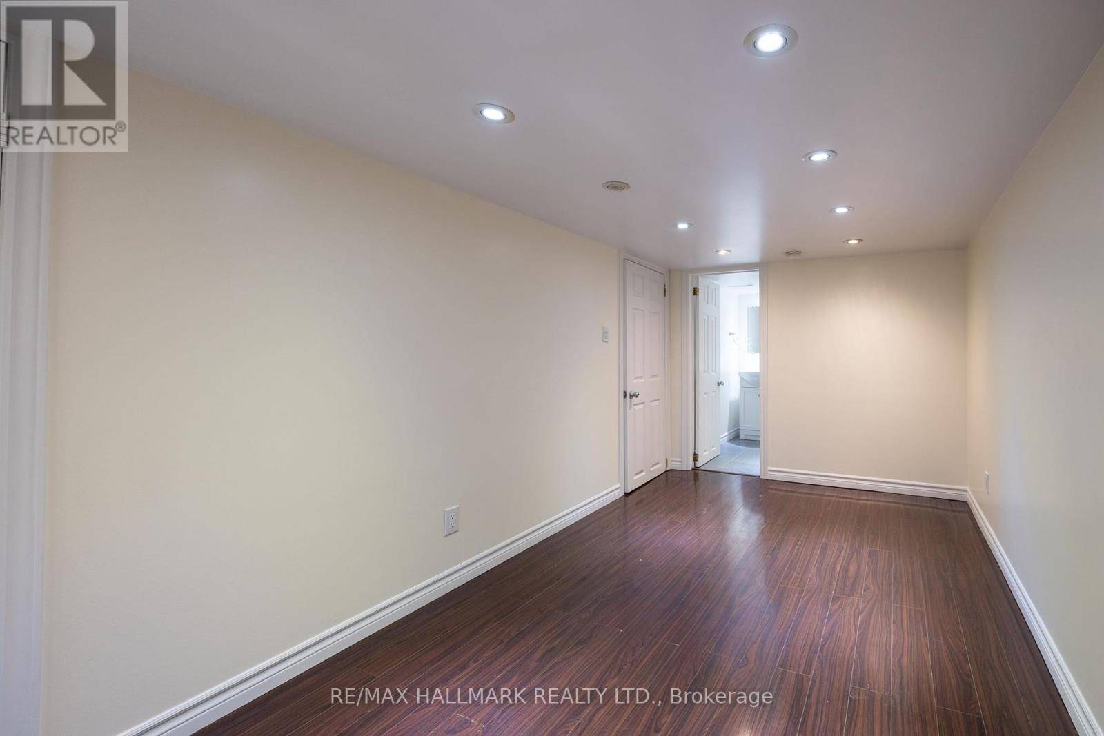 Toronto (oakwood Village), ON M6C3X2,152 Alameda AVE #Basement