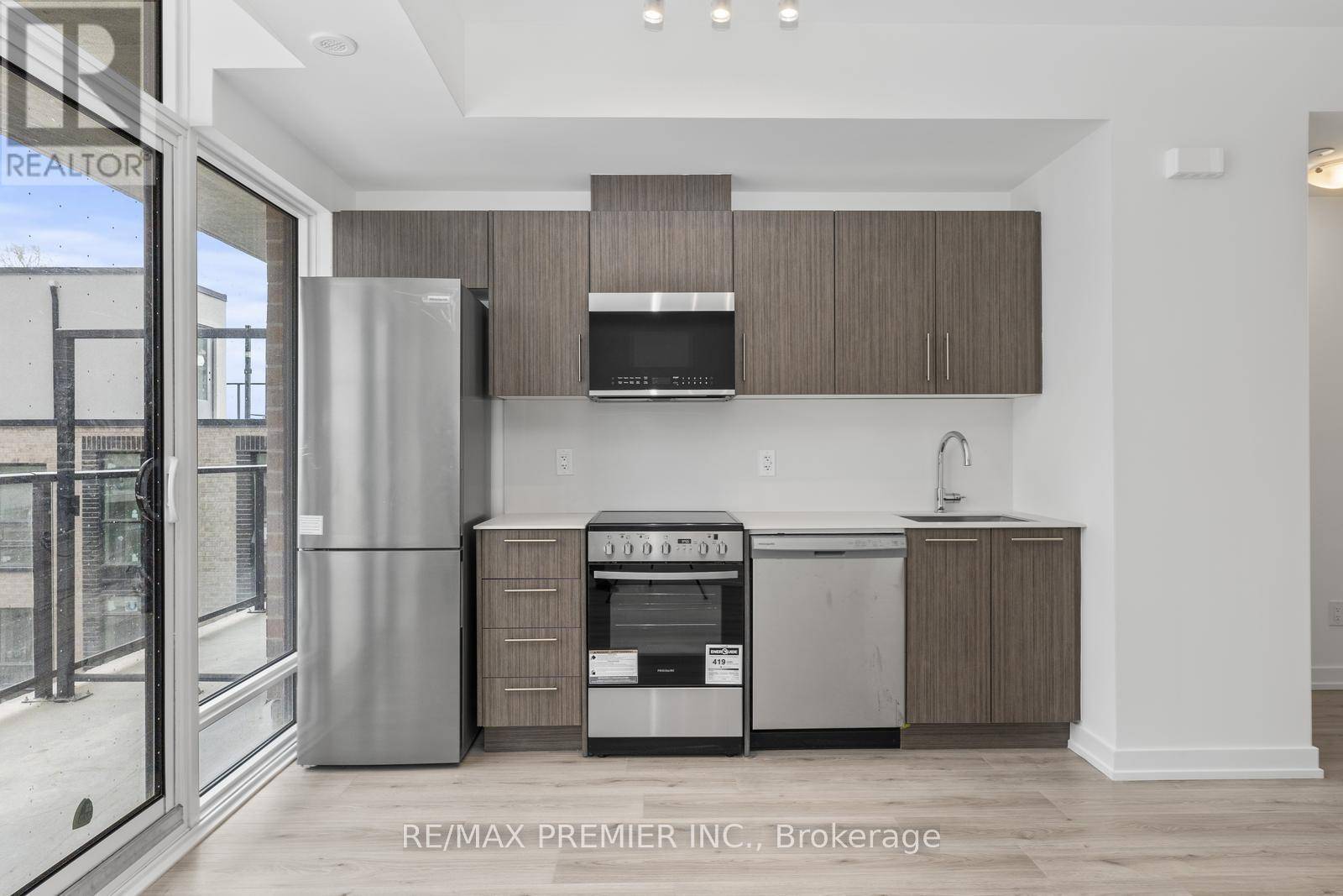 Toronto (clanton Park), ON M3H0G2,851 Sheppard AVE West #15