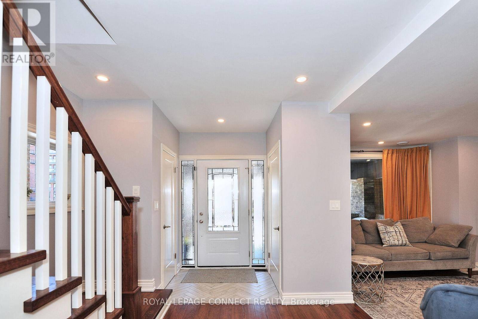 Toronto (humewood-cedarvale), ON M6C3S4,217 WINONA DRIVE