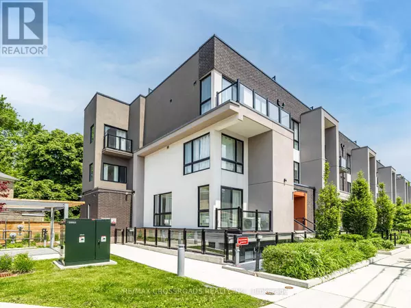 Toronto (englemount-lawrence), ON M6A0E1,12 Marquette AVE #4