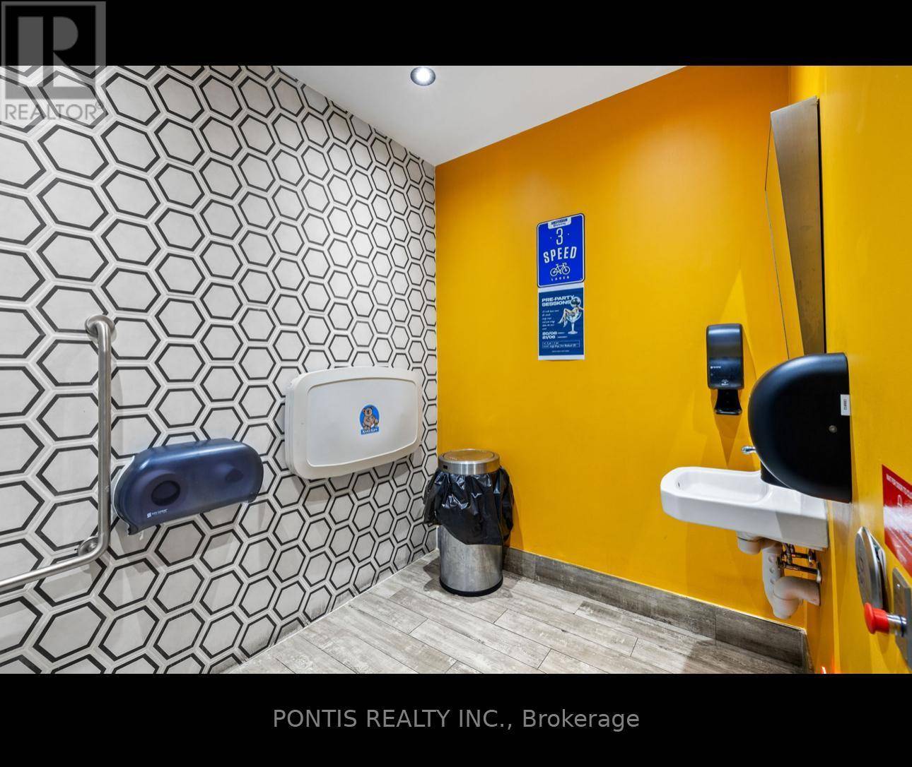Toronto (trinity-bellwoods), ON M5T2S6,410 BATHURST ST #B5