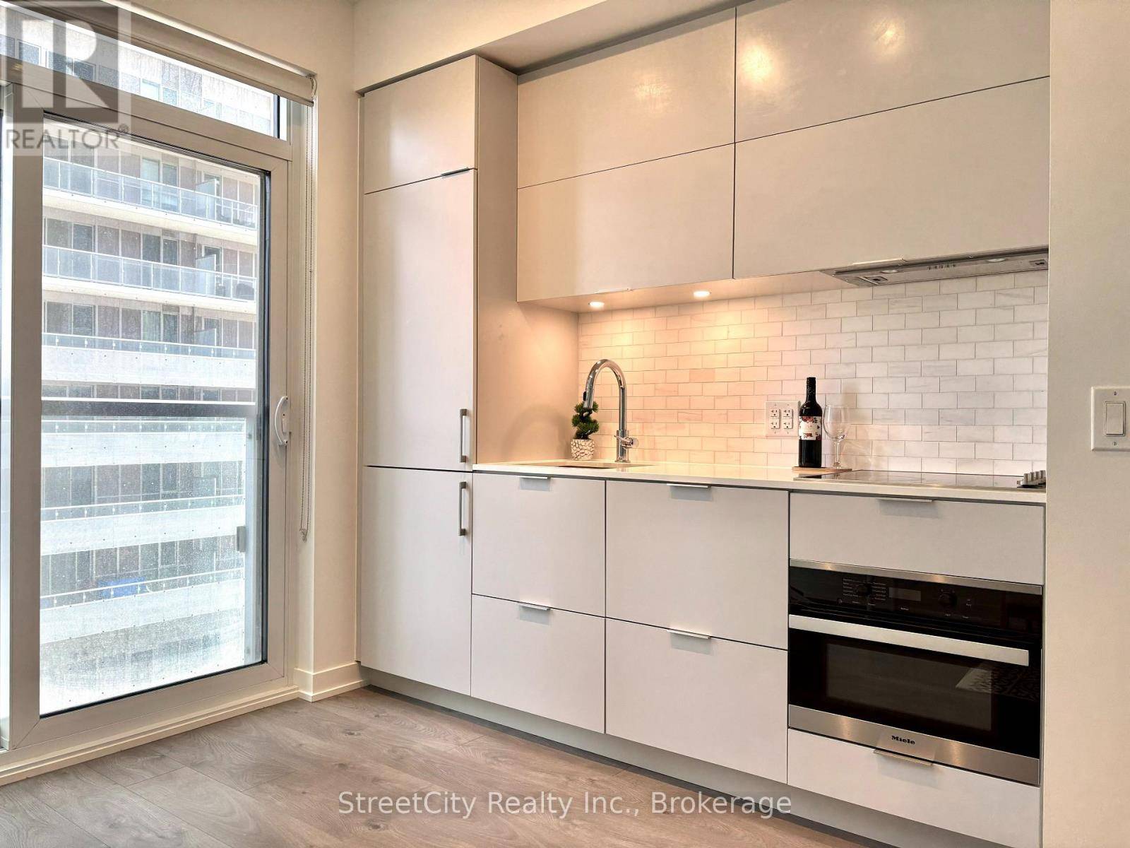 Toronto (waterfront Communities), ON M5A0S6,20 Richardson ST #611