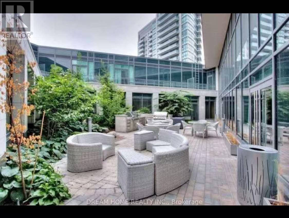 Toronto (thorncliffe Park), ON M4G2G6,160 Vanderhoof AVE #208