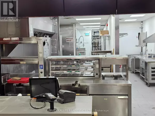 Toronto (humewood-cedarvale), ON M6C2C3,947 EGLINTON AVENUE W