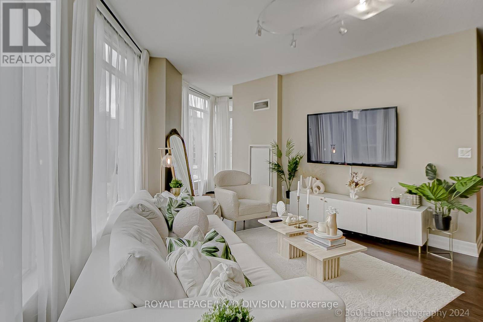 Toronto (annex), ON M5R1M2,8 Scollard ST #702