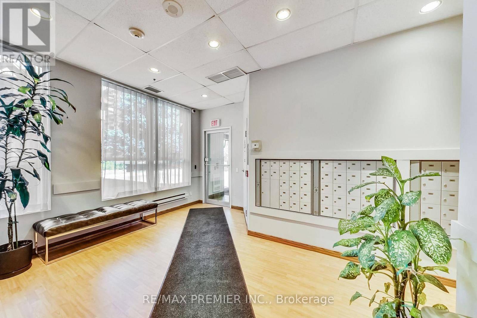 Toronto (humewood-cedarvale), ON M6C4B4,15 Maplewood AVE #1102