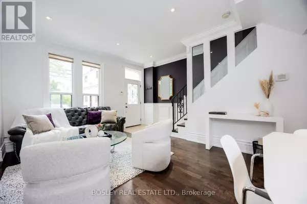Toronto (niagara), ON M6J1A1,4 WHITAKER AVENUE