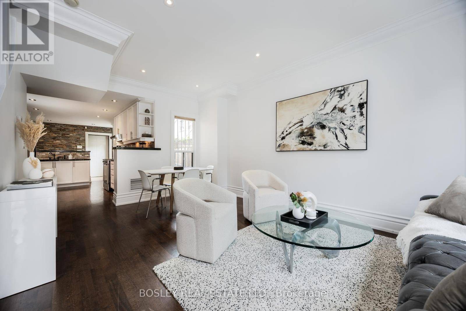 Toronto (niagara), ON M6J1A1,4 WHITAKER AVENUE