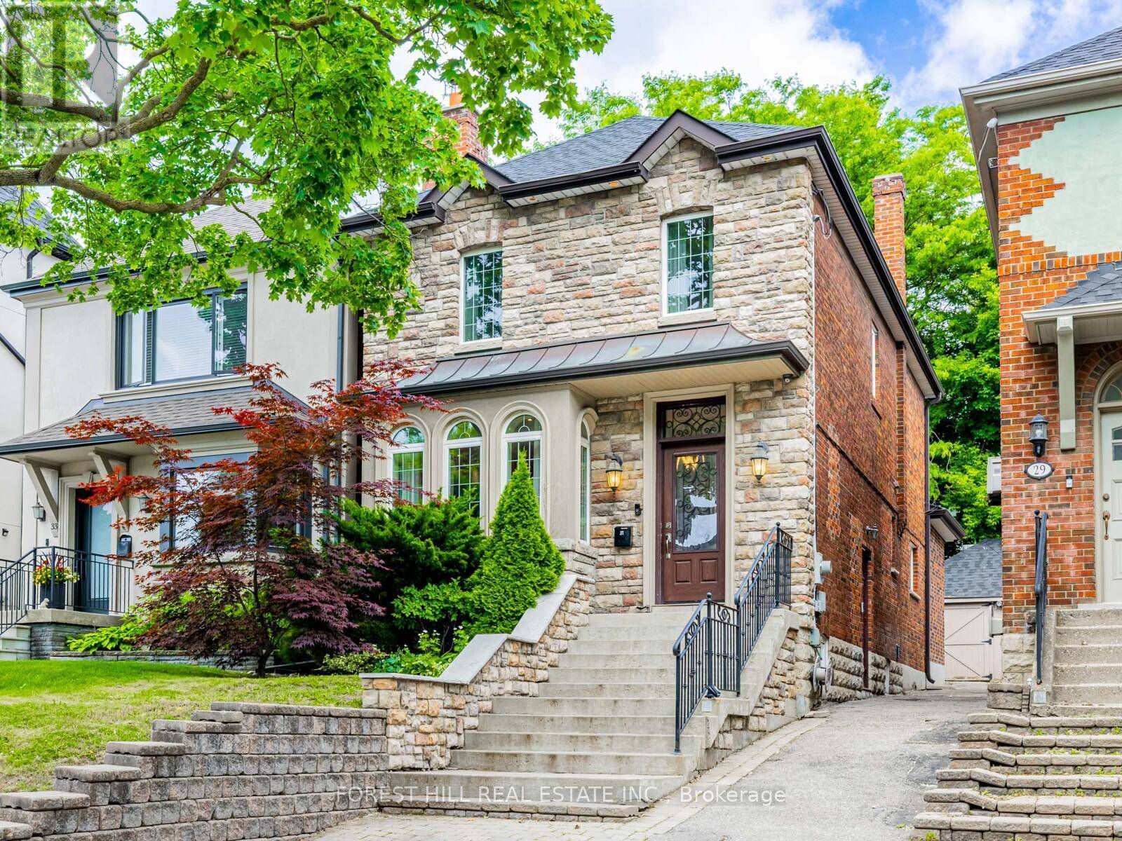 Toronto (lawrence Park South), ON M5N2M1,31 LATIMER AVENUE