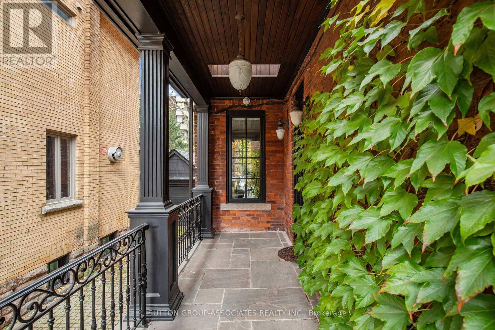 Toronto (annex), ON M5R2L5,72 ADMIRAL ROAD